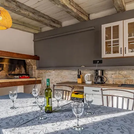 Casa de Férias Agneza Mit Garten- Pool Und Pavillon By Interhome *