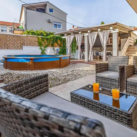 Agneza Mit Garten- Pool Und Pavillon By Interhome 펜션 *