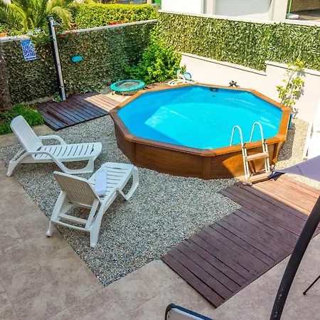 Agneza Mit Garten- Pool Und Pavillon By Interhome ميدولين